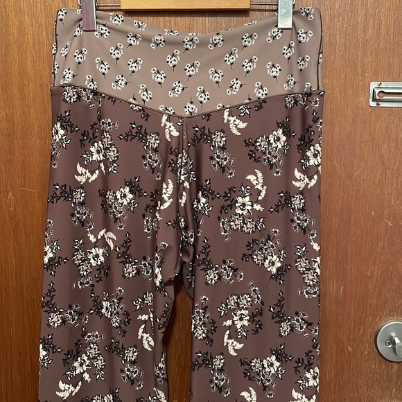 NWOT Aerie Offline Floral Crossover Waist Leggings - Picture 7 of 8